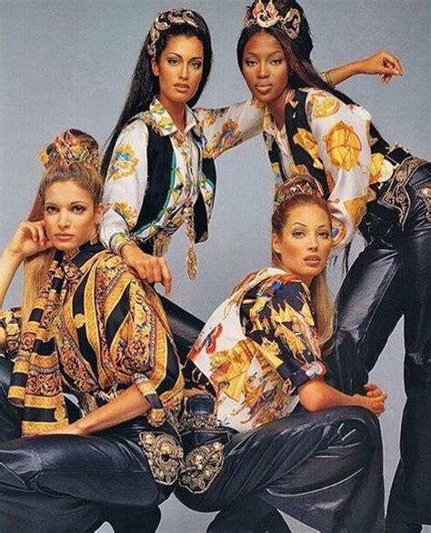 moda anni 90 gianni versace|gianni versace fashion designer.